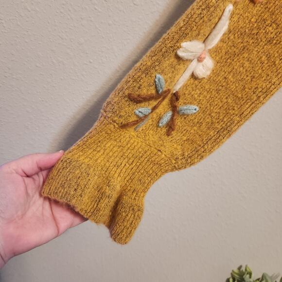 See And Be Seen Size Large Gold‎ Floral Embroidered Sweater - Picture 5 of 10